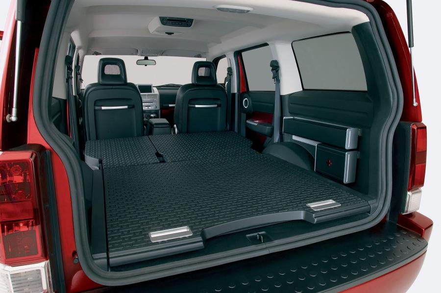 Багажник Dodge Nitro Concept (KA) 2005 года  (фото 4 из 24)